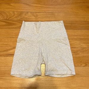 Aritzia TNA Chill Grey 5 inch Biker Shorts